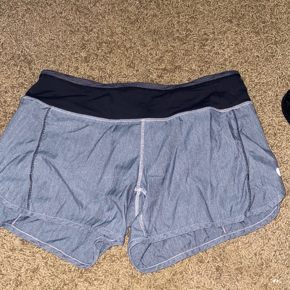 GREY LULULEMON SPEED UPS 4”// SIZE 4